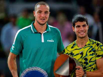Trotz der Niederlage gegen Carlos Alcaraz (r) klettert Jan-Lennard Struff auf Platz 28 der Weltrangliste - so hoch wie nie zuvor.