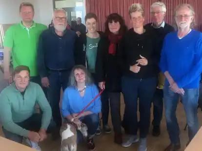 Diskutierten angeregt &uuml;ber verschiedene Themen (von links): Stefan Kruse, Peter Kuchenbuch-Hanken, Wilhelm Wilken, Martina Esser, Katja Garbe, Sigrid Busch, Sina Beckmann, Uwe Burgenger, Reiner Tammen.