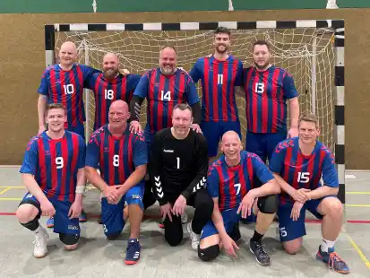 Auf dem Bild sind oben von links Tobias Knebel, Patrick Freund, Ralf Broer, Julian Diechmann, Steffen Behrensdorf sowie unten Fabian Behrensdorf, Holger Kruse, Michael Berendt, Johann Bretzler und G&uuml;nter Gravemann zu sehen. Es fehlen: Frank Reinders, Frank St&uuml;demann, Gerd Herrspink, Jens Wiechmann, Karsten Akkermann, Olyver Puls und Sven Benscheck.