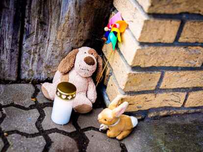 Zeichen der Trauer und Anteilnahme im Januar 2023 in Barsinghausen nach dem Tod des Vierj&auml;hrigen.