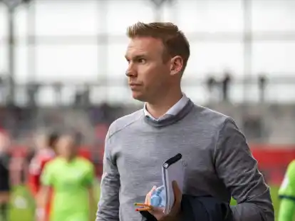 Wolfsburg-Coach Tommy Stroot fordert eine Einigung im Poker um die TV-Rechte f&uuml;r die Frauenfu&szlig;ball-WM.