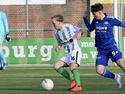 Jannes Vehrenkamp (am Ball) wechselt vom VfL Oldenburg zu Hansa Friesoythe.