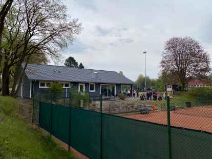 Impressionen vom neuen Tennisheim in Kirchhatten. Wer erinnert sich noch an das 