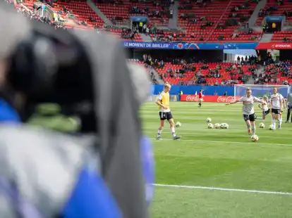 Laut einer Umfrage wollen die deutschen Fans nicht, dass die TV-Sender f&uuml;r die &Uuml;bertragungsrechte noch mehr Geld in die Hand nehmen.