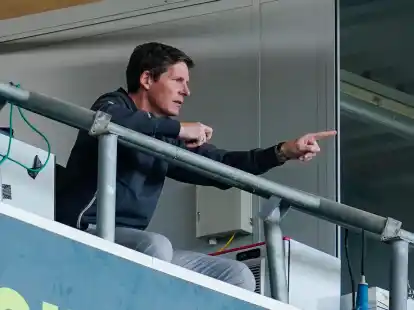 Oliver Glasner musste das Spiel in Hoffenheim nach seiner Roten Karten von der Trib&uuml;ne aus verfolgen.