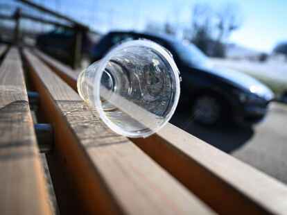 Auf einem neuen Portal von Greenpeace k&ouml;nnen Verbraucher nun Verst&ouml;&szlig;e gegen die Mehrwegangebotspflicht im Gastgewerbe melden.