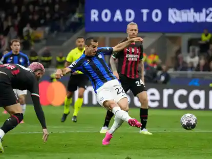 Henrikh Mkhitaryan (M) sorgte zum 2:0 f&uuml;r Inter gegen Stadtrivale AC.