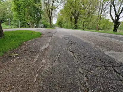 Die Westmarkstra&szlig;e in Bar&szlig;el ist in einem schlechten Zustand. Ein 220 Meter langer Abschnitt muss jetzt dringend erneuert werden.