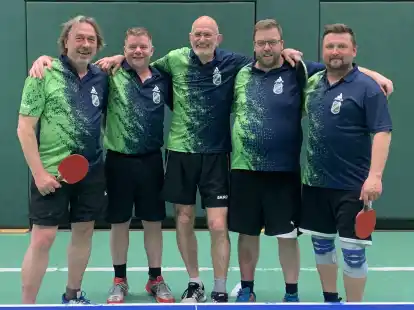 Die Tischtennisspieler des TV Neerstedt: Andreas Rother (v.l.), Ralf Steenken, Dieter K&uuml;ckens, Kai Brinkmann und Maik H&ouml;fel. Es fehlt Hartwig Steenken.