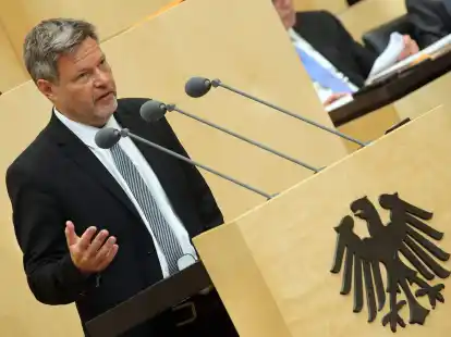 Bundeswirtschaftsminister Robert Habeck im Bundesrat w&auml;hrend der Debatte um die &Auml;nderung des Geb&auml;udeenergiegesetzes.