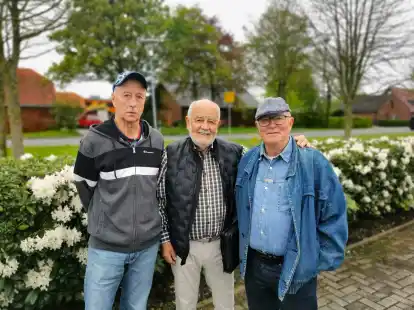Hoffen auf eine baldige L&ouml;sung (von links): Uwe Diekmann, Dietrich Gabbey und G&uuml;nter Schm&ouml;ckel  von der B&uuml;rgerinitiative Hallenwellenbad Hooksiel.