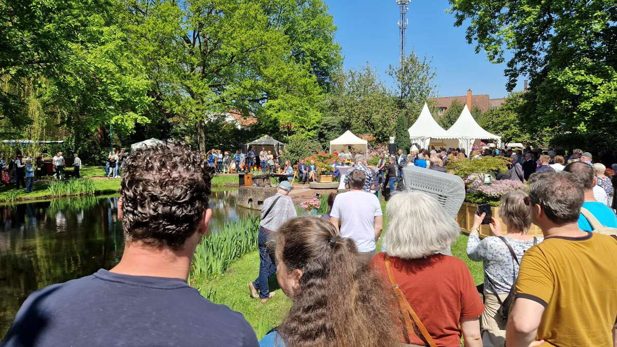 Rhodo 2023 in Westerstede Rhododendronschau im Ammerland feierlich