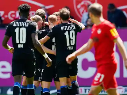 Die Bielefelder setzten sich sp&auml;t auf dem Betzenberg durch.