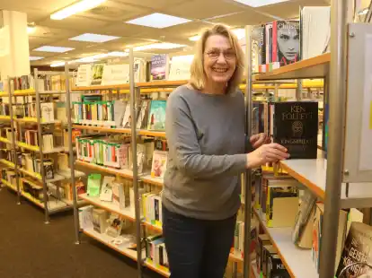 Die stellvertretende Leiterin der Stadtb&uuml;cherei, Anja B&ouml;ltes, freut sich auf Kundschaft.