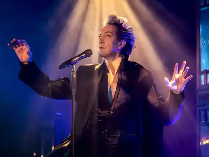 Der international gefeierte Entertainer Sven Ratzke begeisterte das Publikum im Wilhelmshavener Pumpwerk.