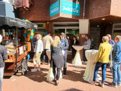 Gro&szlig;es Interesse herrschte bei der Er&ouml;ffnung des &bdquo;Job2Go&ldquo;-Centers von Glencore in der Nordenhamer Innenstadt.