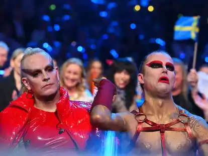 Die Entt&auml;uschung steht dem Frontmann der Band Lord Of The Lost (l) ins Gesicht geschrieben.