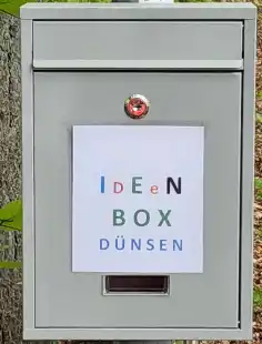 &bdquo;Bitte einwerfen&ldquo;: D&uuml;nsener B&uuml;rgerstammtisch sammelt Ideen und Vorschl&auml;ge f&uuml;r die zuk&uuml;nftige Dorfgestaltung.