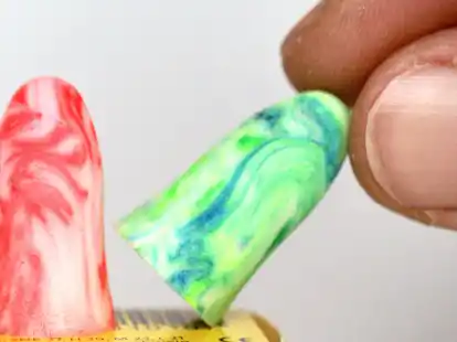 Angepasster H&ouml;rschutz ist nur in bestimmten Einzelf&auml;llen notwendig. Einfache Ohrst&ouml;psel sind f&uuml;r Fl&uuml;ge auch ausreichend.