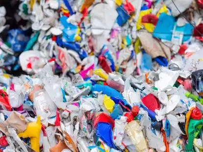 Sortierte Verpackungsabf&auml;lle: Schon jetzt stehen einer Studie zufolge alle Ressourcen bereit, um die weltweite Plastikverschmutzung bis 2040 um 80 Prozent zu verringern.