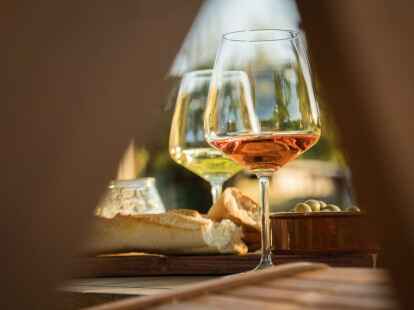 Alkoholfreier Wein wird gegoren wie herk&ouml;mmlicher - der Alkohol wird sp&auml;ter entfernt.