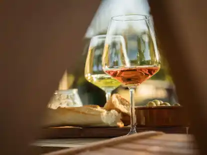 Alkoholfreier Wein wird gegoren wie herk&ouml;mmlicher - der Alkohol wird sp&auml;ter entfernt.