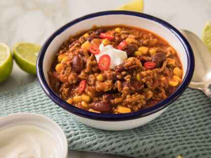 Kidneybohnen geh&ouml;ren in Chili-Gerichte. Wer die schnelle Version bevorzugt, greift dabei zu Bohnen aus der Dose.