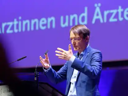 Bundesgesundheitsminister Karl Lauterbach spricht bei der Er&ouml;ffnungsveranstaltung des 127. Deutschen &Auml;rztetages.