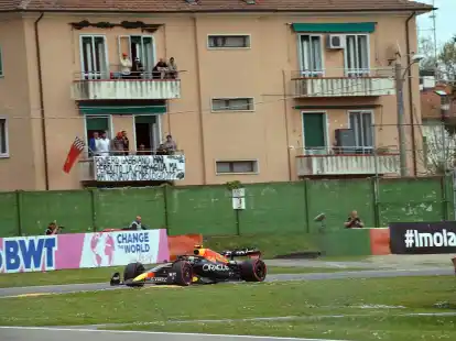 Starke Regenf&auml;lle haben die Vorbereitungen auf das Formel-1-Rennen in Imola gebremst.