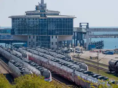 Der Hafen im mecklenburgischen Sassnitz-Mukran. Hier soll ein LNG-Terminal entstehen.