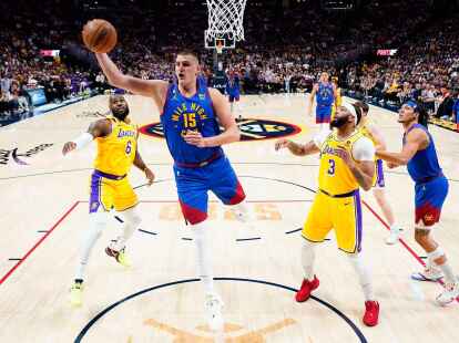 Nikola Jokic (15) ist der Superstar bei den Denver Nuggets.