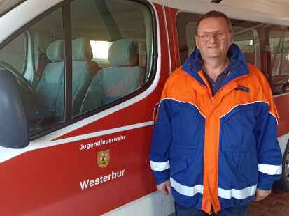 Uwe Sommer ist Jugendfeuerwehrwart der Freiwilligen Feuerwehr Westerbur. Er engagiert sich sehr f&uuml;r den Nachwuchs.