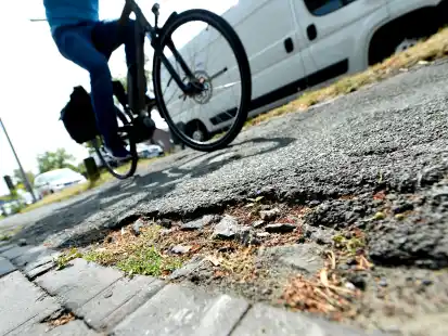 Ob Sch&auml;den an den Radwegen oder Gefahrenstellen f&uuml;r Radler (Symbolbild): B&uuml;rgerinnen und B&uuml;rger k&ouml;nnen ihre Anmerkungen zum Radwegenetz im Ammerland in einer interaktiven Karte online eintragen.