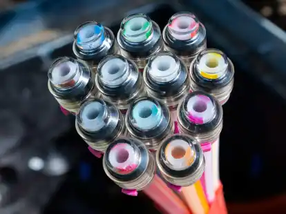 In knapp drei Jahren will die Deutsche Telekom 10 Millionen Haushalte mit Glasfaser-Internet versorgen.