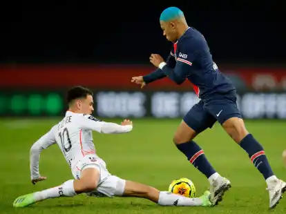 Der BVB soll Interesse an Enzo Le F&eacute;e (l) haben.