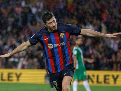 Die Tore von Robert Lewandowski fehlen in der Bundesliga. Der Pole jubelt nun f&uuml;r den FC Barcelona.