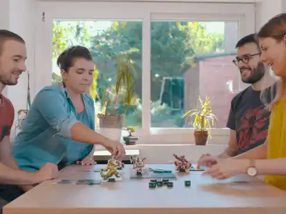 Bei &laquo;King of Tokyo&raquo; m&uuml;ssen 2 bis 6 Spielende in jeder Runde die knifflige Entscheidung treffen, ob sie mit den W&uuml;rfeln auf Sieg-, Trefferpunkte oder auf Heilung gehen.