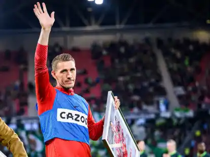 Freiburgs Rekordtorj&auml;ger Nils Petersen wurde vor dem Spiel gegen Wolfsburg verabschiedet.
