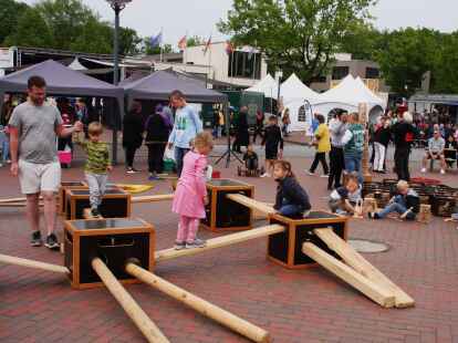 Marktpartie 2023 in Edewecht Marktplatz wird zum Spieleparadies