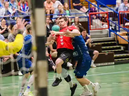 In der Abwehr packten die Haarentorer (blaue Trikots) beim Saisonfinale gegen den TVC nicht ausreichend zu.