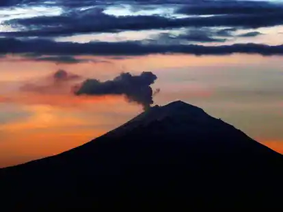 Der Popocat&eacute;petl - hier ein Foto aus dem Jahr 2019 - z&auml;hlt zu den aktivsten Vulkanen Mexikos.