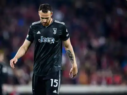 Juventus Turin - hier Profi Federico Gatti - werden in der Meisterschaft zehn Punkte abgezogen.