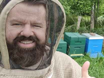 Macht sich als Imker selbstst&auml;ndig: Nico Bardt aus Harpstedt.