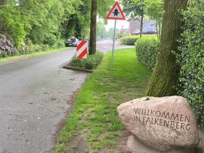 In Falkenberg gibt es einen Radweg, au&szlig;erhalb der Ortschaft nicht.