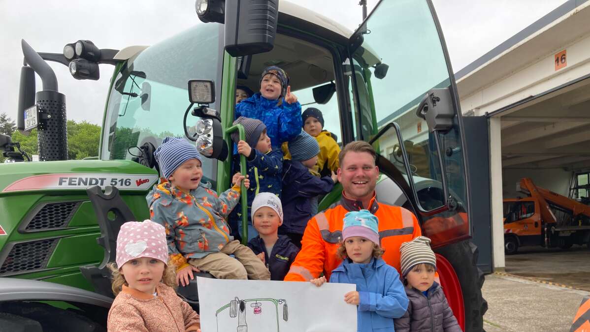 Stadtbetriebe Varel: Kindergartenkinder zur Einweihung des neuen