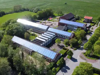 Die Grundschule Jennelt bleibt erhalten und wird saniert oder neugebaut.