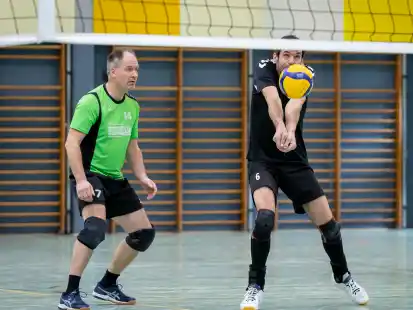 Dirk Meyer (rechts) und Jan Gensigk wollen mit den Volleyballern des VfL eine erfolgreiche Senioren-DM spielen.