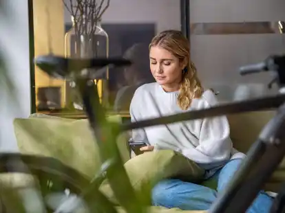 Beim Kauf eines E-Bikes sollte man auch auf die Leistung sowie Ladezeiten des Akkus achten.