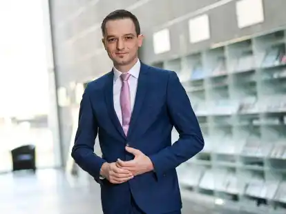 Benjamin Strasser (FDP), Parlamentarischer Staatssekret&auml;r, ist f&uuml;r einen B&uuml;rokratieabbau im Kampf gegen die Rezession.