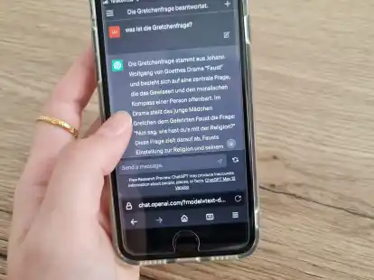 Eben schnell auf dem Handy bei ChatGPT spicken? Wildeshauser Schulen sehen sich mit der Herausforderung ChatGPT konfrontiert.